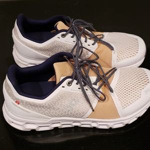 On-running Women's Shoes size 9.5.